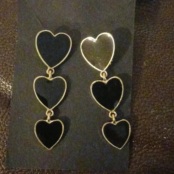 NIP - Dangling Black & White Heart Earrings - Picture 1 of 2